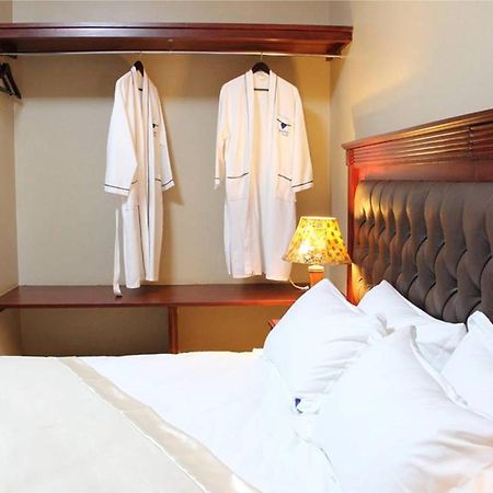Sapphire Hotel Entebbe Kigo Kajansi Exterior photo