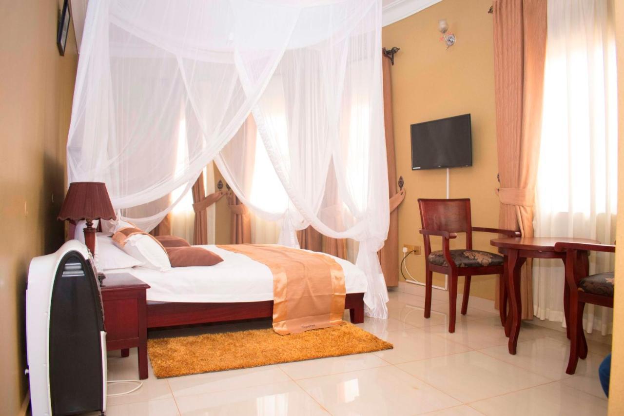 Sapphire Hotel Entebbe Kigo Kajansi Exterior photo